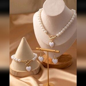 BRAND NEW ** Elegant Gold and White Pearl Heart Jewelry Set